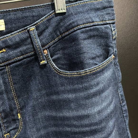 Levi Strauss Signature Mid rise,straight leg, blue jeans,5 pocket, Belt loop - Picture 5 of 9